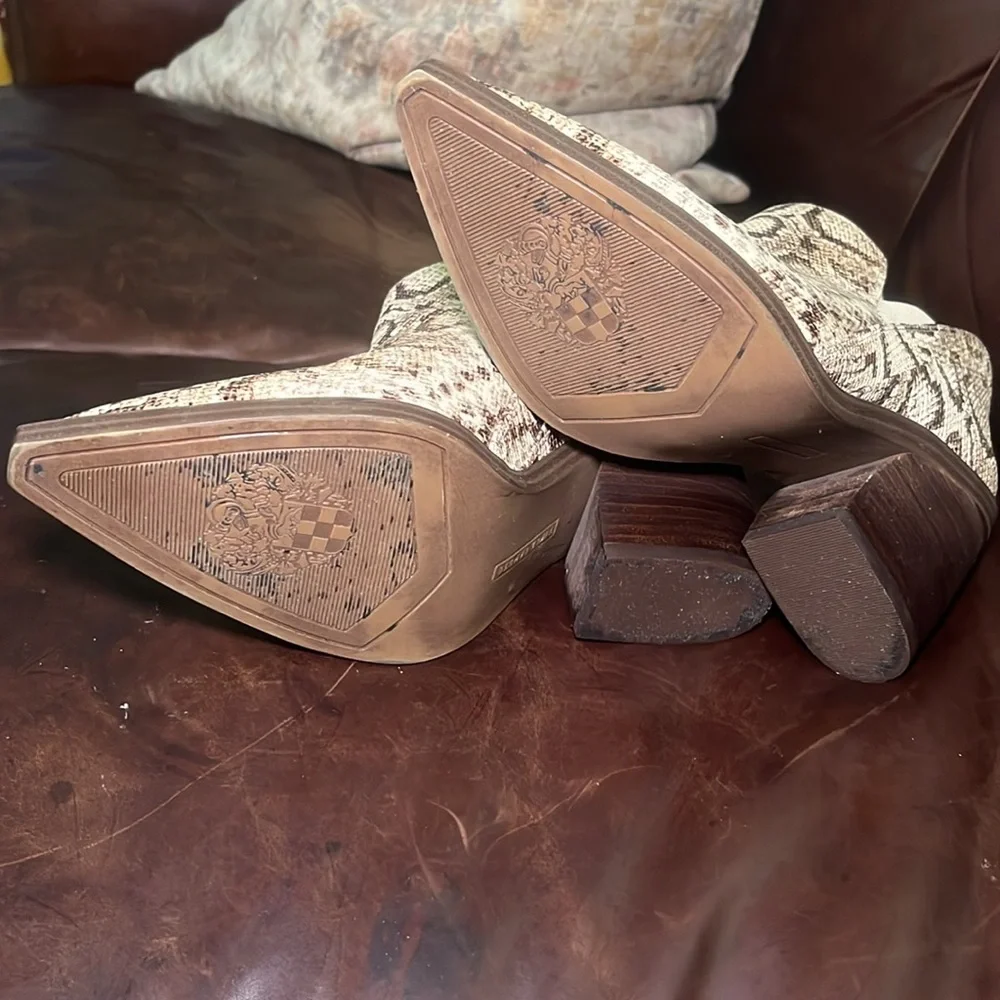 Vince Camuto Snakeskin Ankle Boots size 8M - Picture 8 of 8